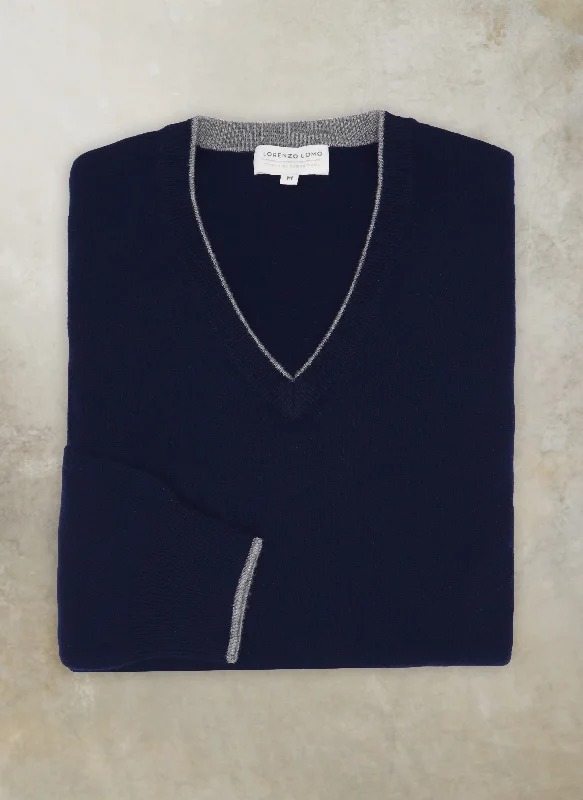Elegant Style Men's Melbourne Contrast V-Neck Extra-Fine Pure Merino Wool Sweater in Navy