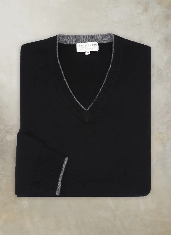 Relaxed Weekend Wear Men's Melbourne Contrast V-Neck Extra-Fine Pure Merino Wool Sweater in Black