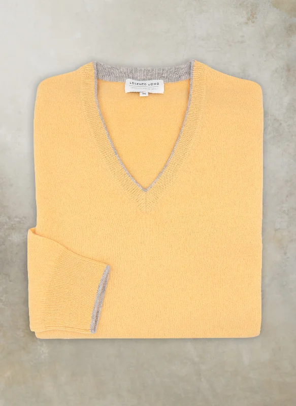 Trendy Comfort Men's Melbourne Contrast V-Neck Extra-Fine Pure Merino Wool Sweater in Yellow