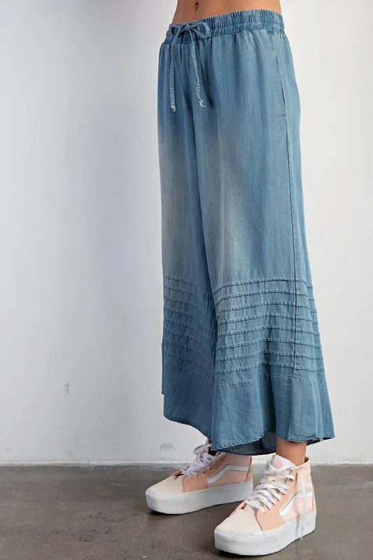 Timeless Outfits Pintuck Detail Denim In Washed Denim