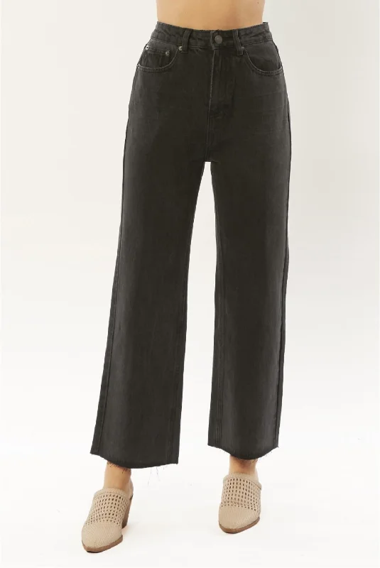 Classic Retro Gabi Crop Flare Denim Pant In Washed Black