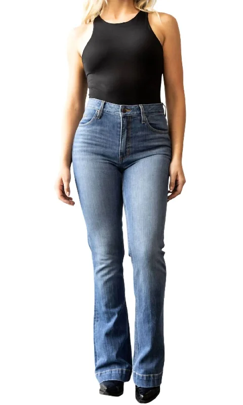 Weekend Comfort Jennifer Jeans In Mid Wash