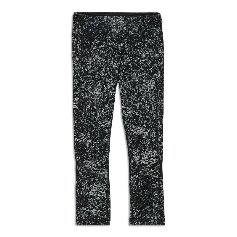 Relaxed Weekend Wear Pace Rival Mid-Rise Crop 22” - Resale