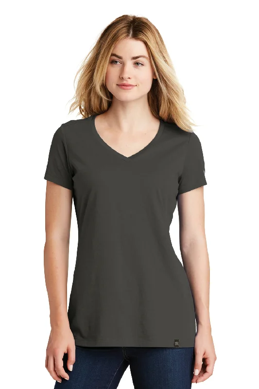 Relaxed Chic New Era Womens Heritage Short Sleeve V-Neck T-Shirt - Graphite Grey