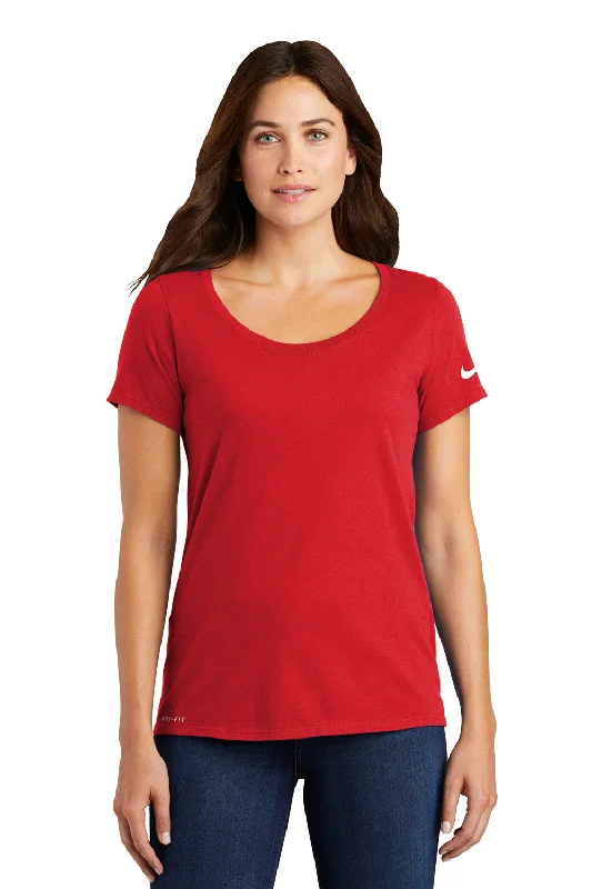College Style Nike Womens Dri-Fit Moisture Wicking Short Sleeve Scoop Neck T-Shirt - University Red College Style Nike Womens Dri-Fit Moisture Wicking Short Sleeve Scoop Neck T-Shirt - University Red