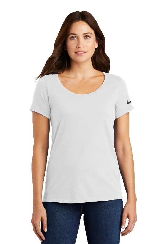 Body Design Nike Womens Dri-Fit Moisture Wicking Short Sleeve Scoop Neck T-Shirt - White Body Design Nike Womens Dri-Fit Moisture Wicking Short Sleeve Scoop Neck T-Shirt - White