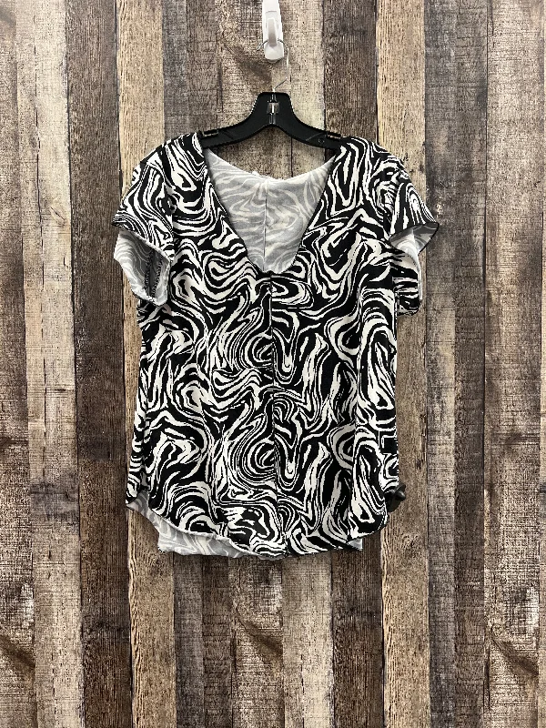 Fashion Must-have Top Short Sleeve By Cme In Black & White, Size: 1x