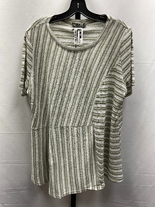 Celebrity Style Top Short Sleeve By Diane Gilman In Green & White, Size: 1x