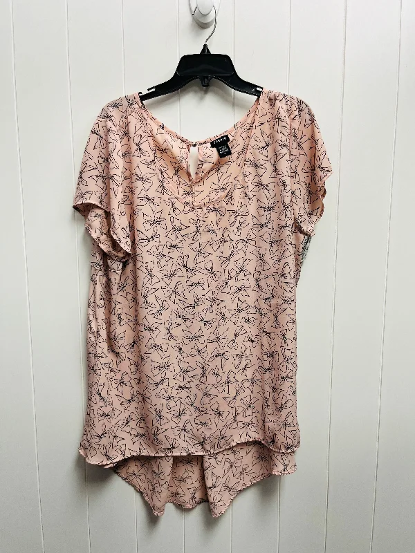 Slightly Flared Design Top Short Sleeve By Torrid In Black & Pink, Size: 2x
